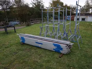 Bukke stillads med jumbo plader