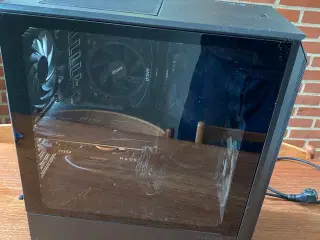 Stationær computer og 144 hz skærm