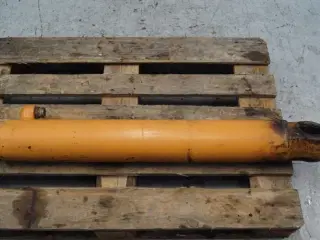 Case 621D Cylinder 87405374