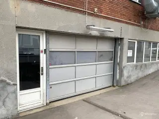 Præsentabelt lagerlokale på i alt 335 m2