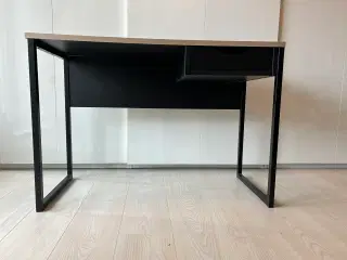 Skrivebord 