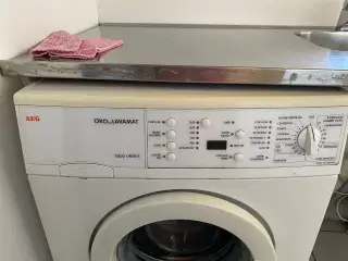 Vaskemaskine og tørretrompler sælges samlet