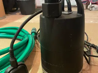 Dykkerpumpe med slange
