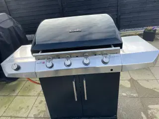 Stor char-broil gas grill