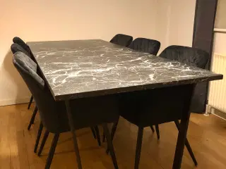 Spisebord i marmor look