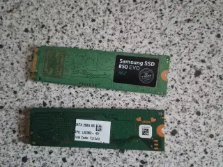  2 x 250 GB SSD Harddiske, pris for begge