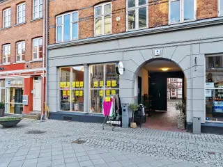Sød lille butik til leje på gågaden i Nyborg