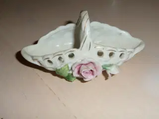 lille porcelæn kurv med porcelæn roser p