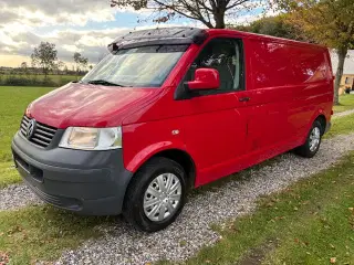 VW Transporter 2,5 TDi 130 Kassevogn lang 4d