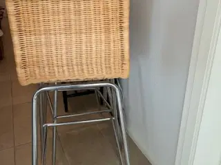 2 flotte barstole i flet og med alu ben