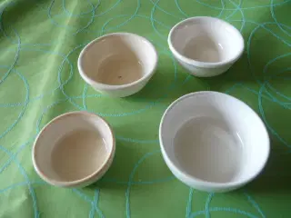 5 små skåle i porcelæn