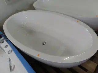 Badekar med armatur