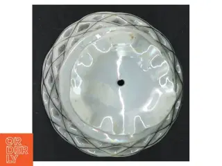 Porcelænsfad med gennembrudt mønster (str. 8 cm)