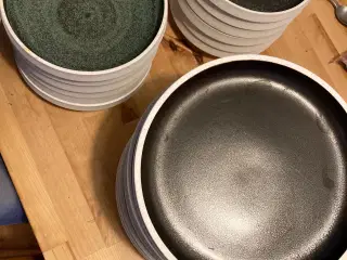 Perfekt stand smukke tallerkener og skåle. 