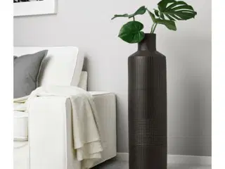 Stor, sort vase fra IKEA