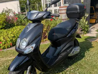 Yamaha Neos scooter