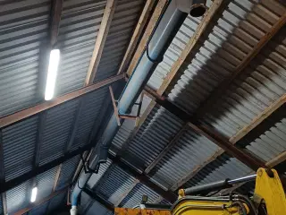 - - - - - - Kongskilde 40 tons u rende ca. 10 meter, 2 udløb (er nedtaget)
