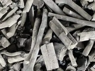 Trækul af hårdt træ til grillning i store mængder 