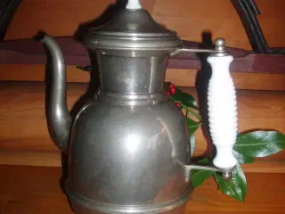 Kaffe- og tekande i tin