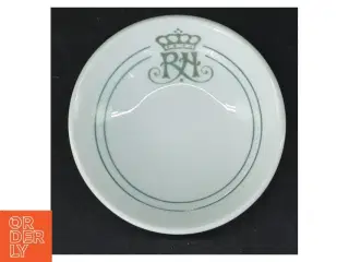Hvid porcelæns tallerken med monogram RH fra Royal Copenhagen (str. Ø 9 cm)