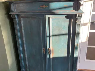 Antik skab/skænk i træ