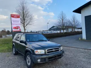 Nissan Pathfinder 3,3 V6 SE