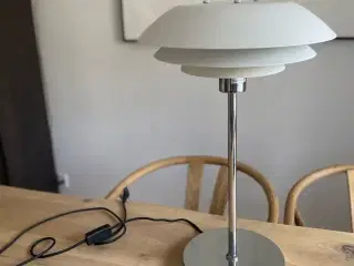 Dyrberg Larsen bordlampe