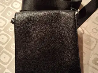 Flot sort mindre skuldertaske