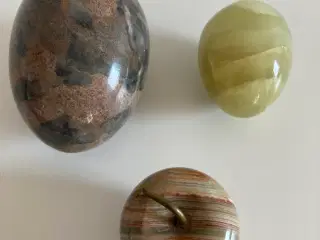 Æg og æble i marmor