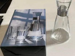 Vandkaraffel og glas