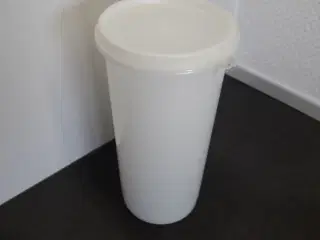 Tupperware rund beholder