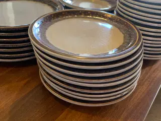 Tallerkner, kopper og andet sælges