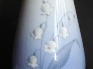 Vase med liljekonval fra Bing og Grøndahl