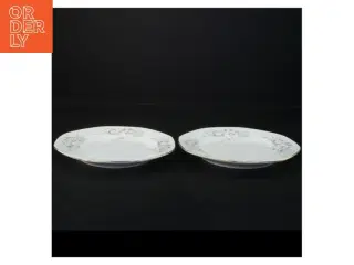 Porcelænstallerkener med blomstermotiv (str. 17 x 2 cm)