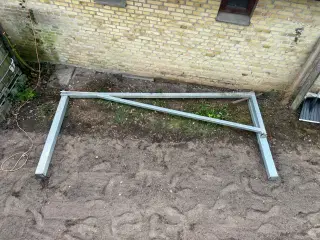 Vej-/spærrebom til indkørsel