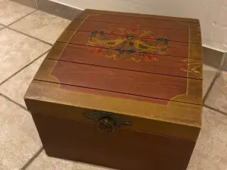 Fin gammel kasse / kiste