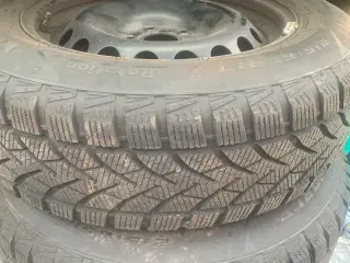 4 næste ubrugte vinterdæk med fælge. 