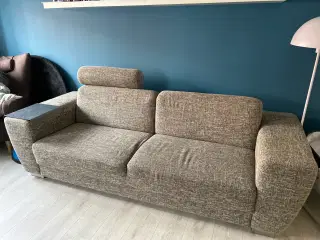 3 personers sofa skal v�æk inden d 1/10