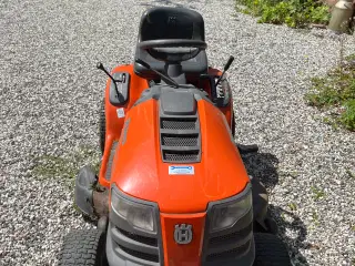 God Husquarna Havetraktor 107 cm i slåbredde