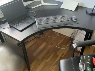 Skrivebord 