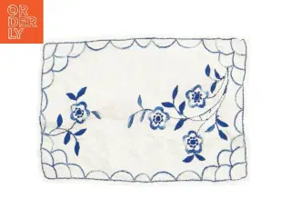 Broderet dækkeserviet/dug (str. 45x30 cm)