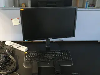 Computerskærm SAMSUNG S23C45, tastatur