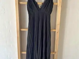 Smukkeste galla kjole sort M 