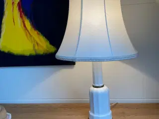Smuk bordlampe med skærm sælges !