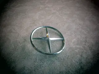 Nyt Emblem  Mercedes