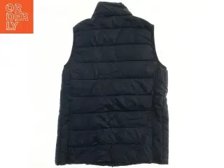 Mørkeblå quiltet vest fra Horze (str. 158)