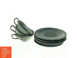 Keramik kopper og tallerkener fra Løvemose (str. 17,5 cm i diameter og 10,5 cm i diameter)