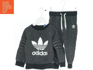 Adidas børnesæt fra Adidas (str. 92)