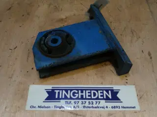 Ford 6640 Beslag H. 82021818