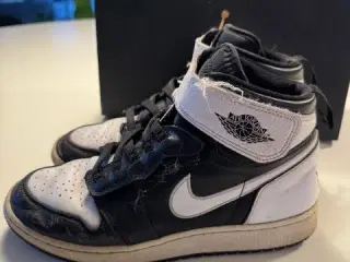 Air Jordan Sneakers 1HI FLYEASE (GS)